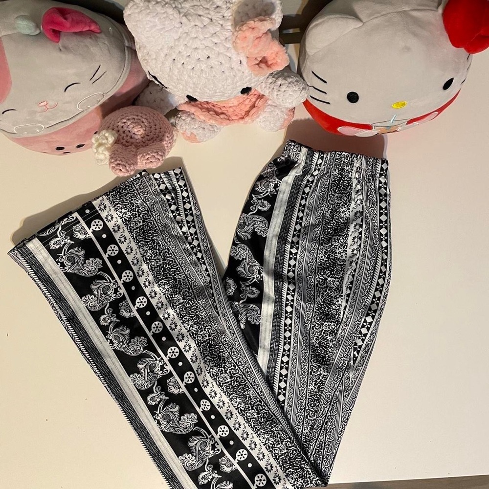 Shein- printed flared leggings